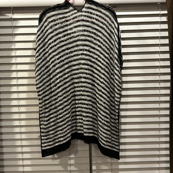 Decree poncho sweater - Picture 2 of 5